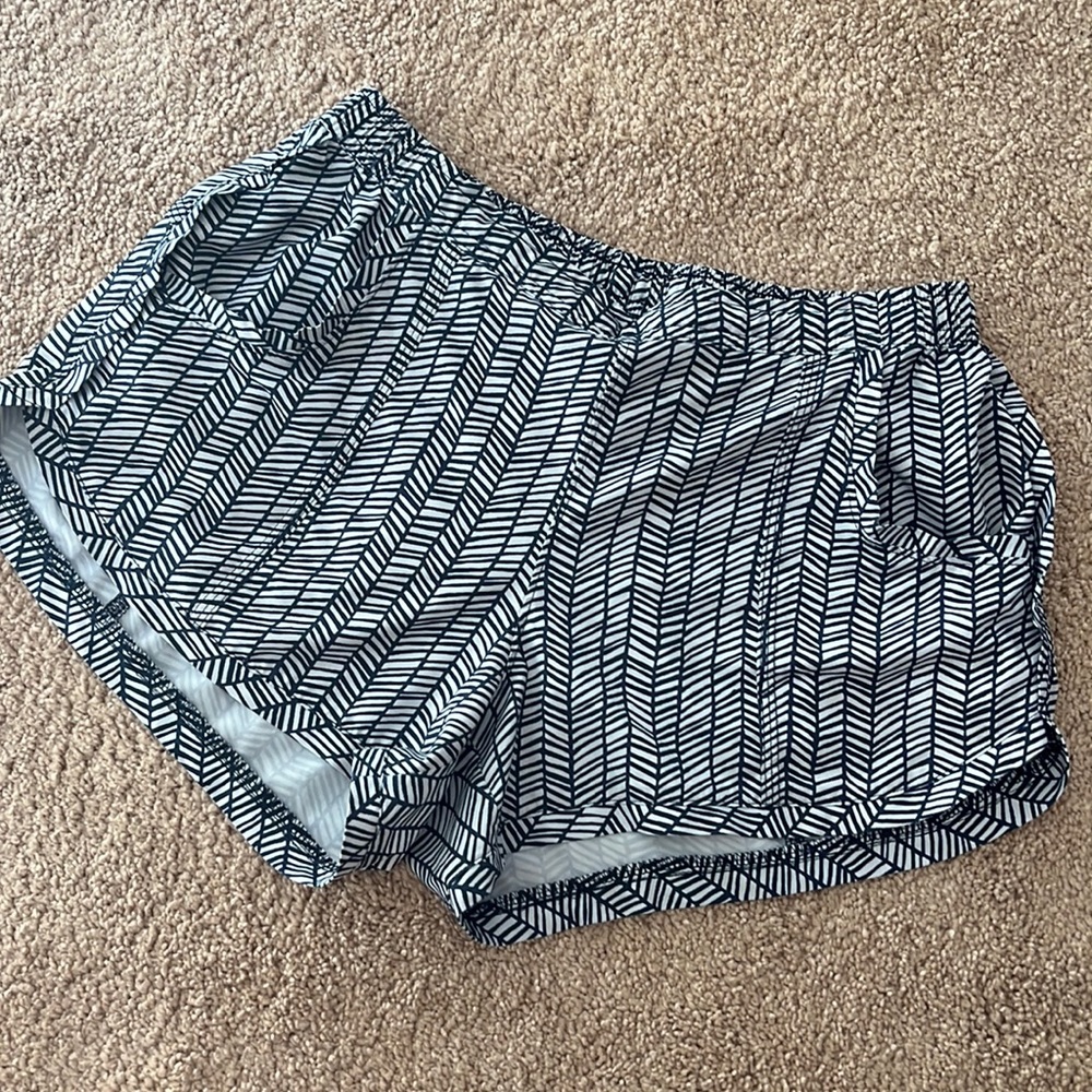 Athleta Athletic Shorts - Small - Navy/White Geometric Stripe